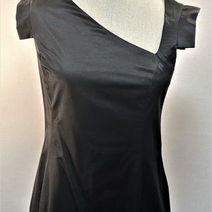 GORGEOUS SCULPTURAL BLACK DRESS